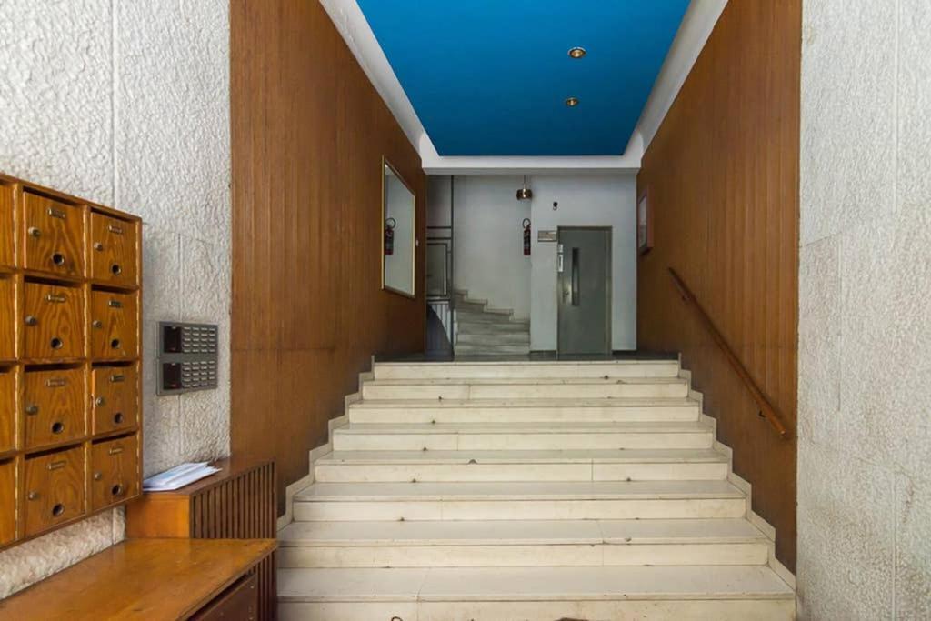 Vintage Style Apartment With Beautiful Backyard เอเธนส์ ภายนอก รูปภาพ