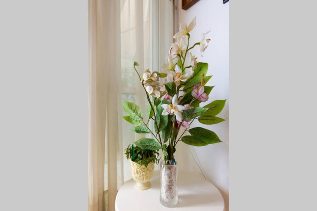 Vintage Style Apartment With Beautiful Backyard เอเธนส์ ภายนอก รูปภาพ